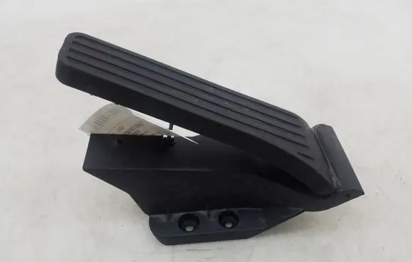 Mercedes-Benz C W204 Accelerator throttle pedal A2043000004