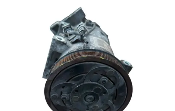 Renault Clio IV Air conditioning (A/C) compressor (pump) 926002352R 5051129445 Z0012593D
