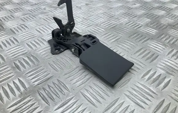 Audi Q3 8U Engine bonnet/hood lock/latch loop/hook 8U0823480A