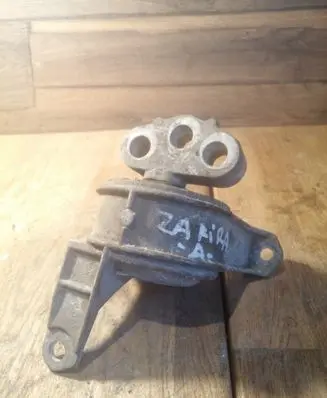 Opel Zafira A Engine mount bracket