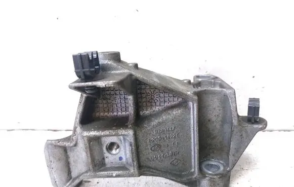 Dacia Logan I Engine mounting bracket 8200414226