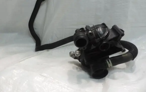 Opel Crossland X Water pump 9825002180