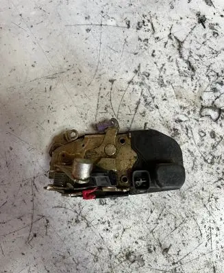 Chrysler PT Cruiser Front door lock