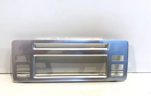Volvo V70 Radio/GPS head unit trim 1303415