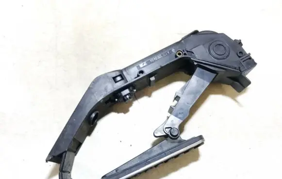 Mercedes-Benz C W203 Accelerator throttle pedal a2033010001 a1703000404