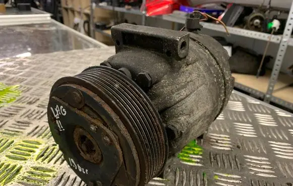 Renault Laguna II Air conditioning (A/C) compressor (pump) 8200421410