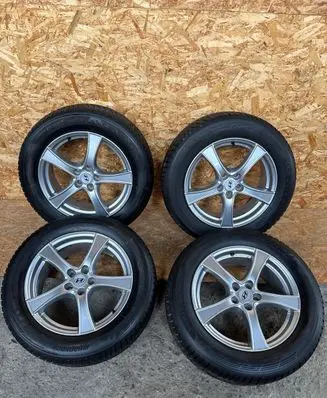 Hyundai Santa Fe R18 alloy rim 