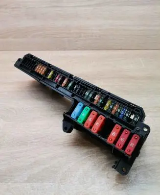 BMW 5 E60 E61 Fuse module 6957330