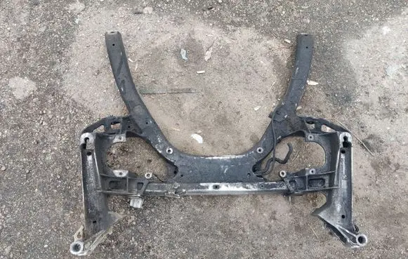 BMW 5 E60 E61 Front subframe 6759461 6759462