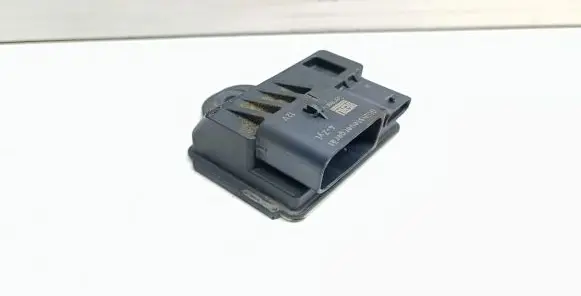 BMW 5 F10 F11 Glow plug pre-heat relay 8570087 0522120103