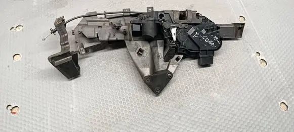 Ford Kuga I Front door lock