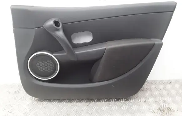 Renault Clio III Front door card panel trim 8200293530D 8200293533D 8200921521
