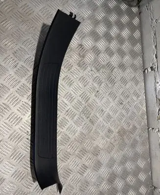 Front arch trim