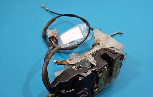 Toyota RAV 4 (XA10) Front door lock IMPRK1546426