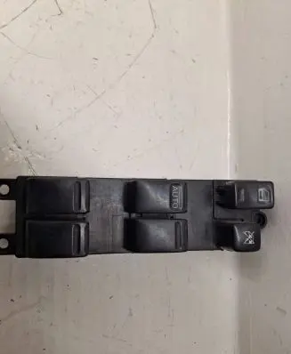 Nissan X-Trail T30 Electric window control switch