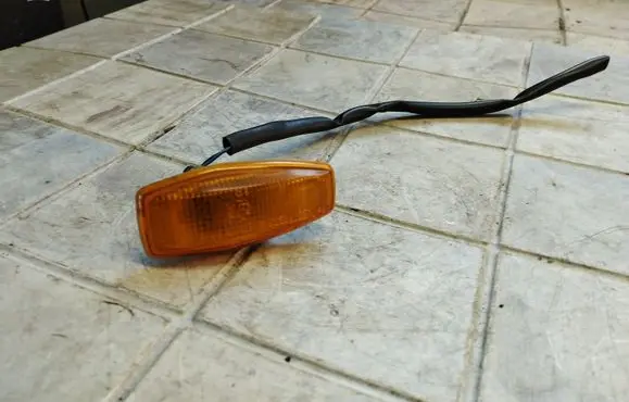 Hyundai Trajet Front fender indicator light 923043B1