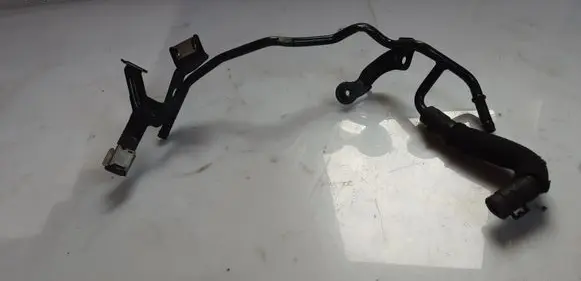 Volkswagen PASSAT B8 Engine coolant pipe/hose 04L121070AB