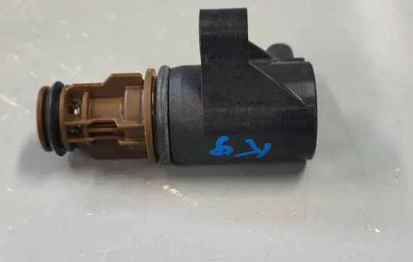 Audi A4 S4 B9 8W Oil pressure sensor 05L906455J