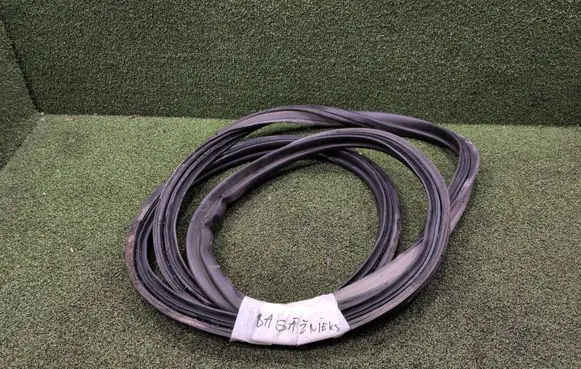 KIA Stonic Trunk rubber seal (body) 