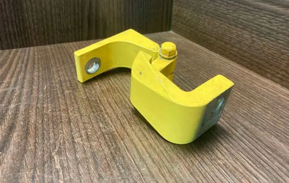 Volkswagen Transporter - Caravelle T5 Front door upper hinge 7H0831402B