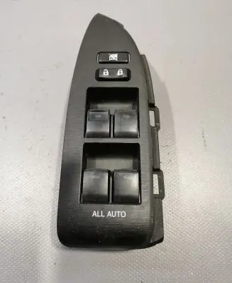 Toyota Prius (XW30) Electric window control switch 8404033100