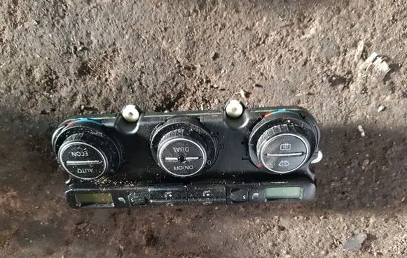 Volkswagen PASSAT B6 Climate control unit