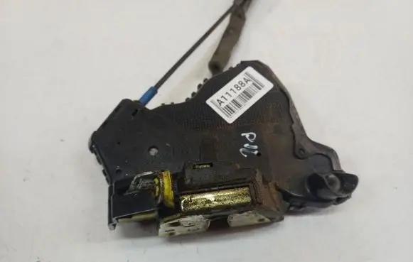Toyota Corolla Verso AR10 Front door lock 