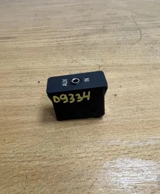 BMW 5 E60 E61 AUX in-socket connector 61316930561 D9334