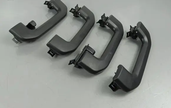 Polestar 2 A set of handles for the ceiling 