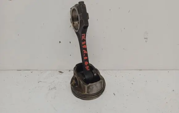 Hyundai Tucson TL Piston with connecting rod