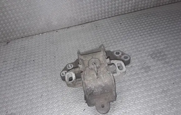 Peugeot 407 Engine mount bracket