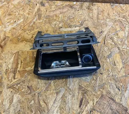 Mercedes-Benz 190 W201 Ashtray (front) 1269