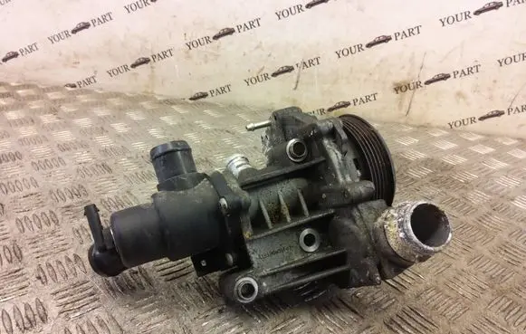 Mercedes-Benz A W176 Water pump A6512000501