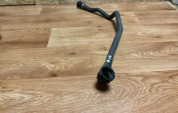 BMW 5 E60 E61 Engine coolant pipe/hose 1437865