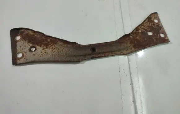 Volkswagen PASSAT B6 Radiator mount bracket 