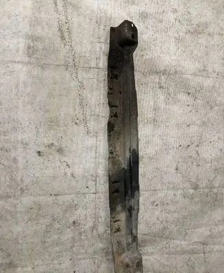Volkswagen Touareg I Bottom radiator support slam panel 