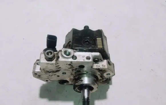 Audi A6 S6 C6 4F Fuel injection high pressure pump 059130755EB00 0445010090 01427