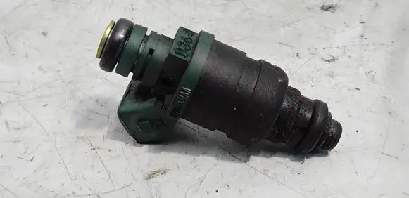 Volkswagen Golf IV Fuel injector 037906031AA