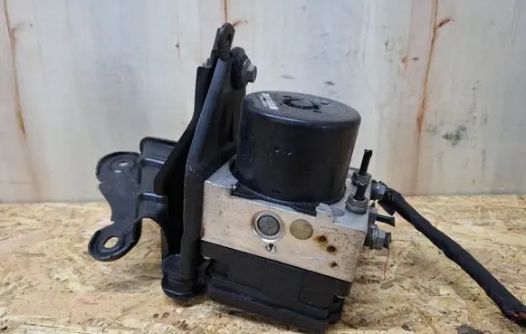 Volkswagen Touran II ABS Pump 1K0614517CP