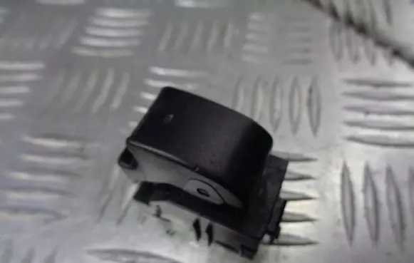 Toyota Avensis T250 Quarter vent window switch 84810-05050