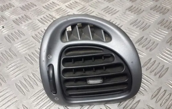Citroen Xsara Picasso Dashboard air vent grill cover trim 