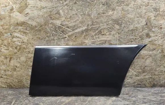 Rear fender molding trim