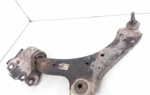Volvo V70 Front lower control arm/wishbone 31317661