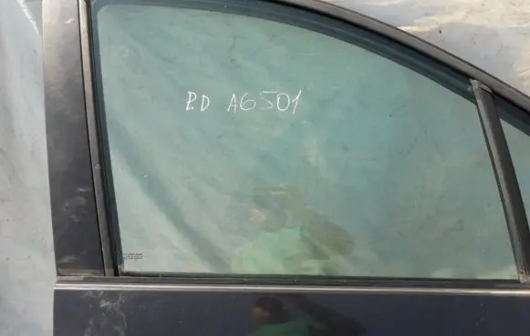 Citroen C8 Front door window glass four-door