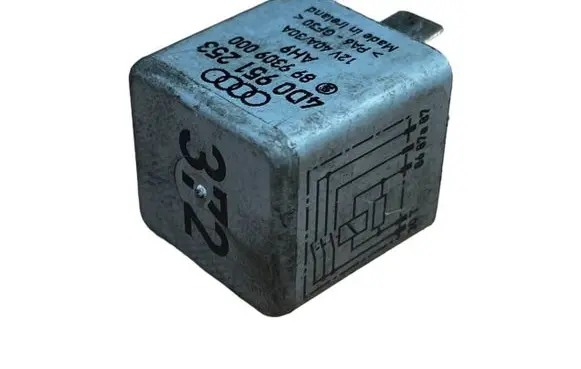 Volkswagen Golf IV Other relay 4D0951253 899309000