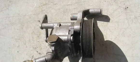 BMW 5 E60 E61 Power steering pump 7652974