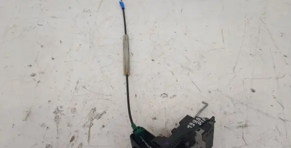 Opel Zafira B Front door lock 13220368