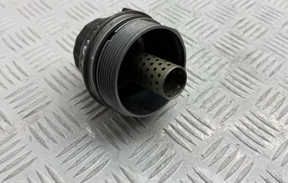 Toyota Avensis T250 Oil filter cover 156200R011