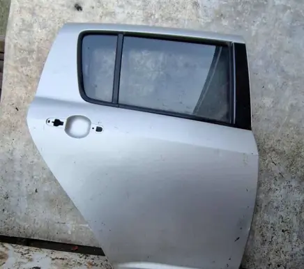 Suzuki Swift I Rear door