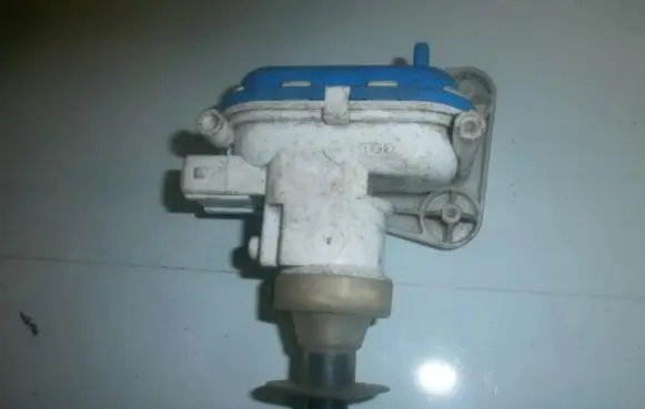 Audi 80 90 S2 B4 Central locking vacuum pump 893862123